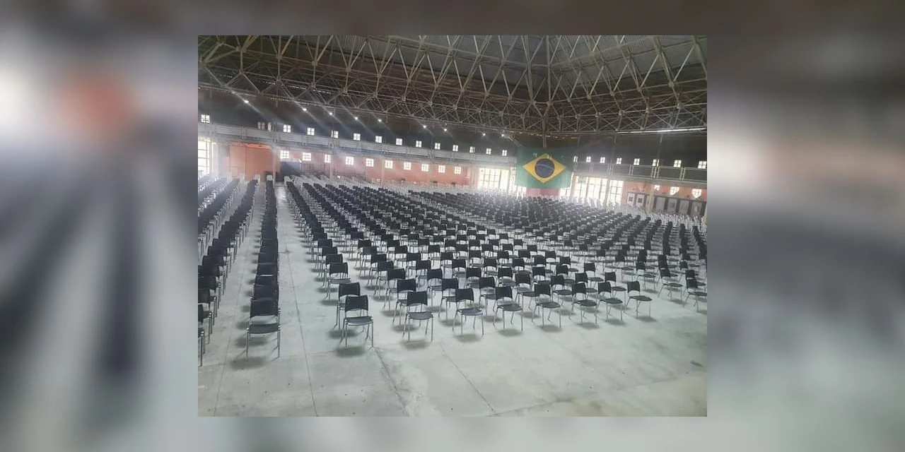 Vídeo: Acompanhe os preparativos para a recepção de Bolsonaro no Centro de Eventos