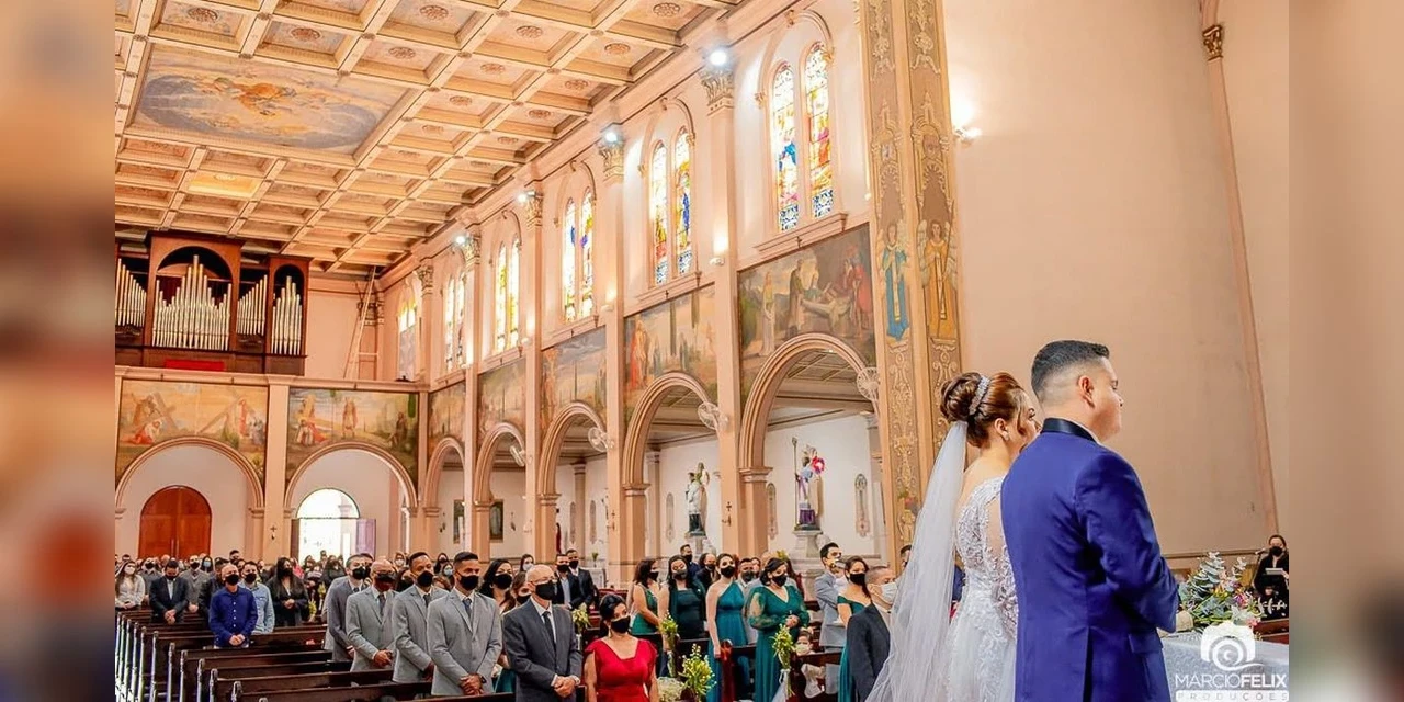 Com avanço da vacinação, casais voltam a sonhar com festa de casamento