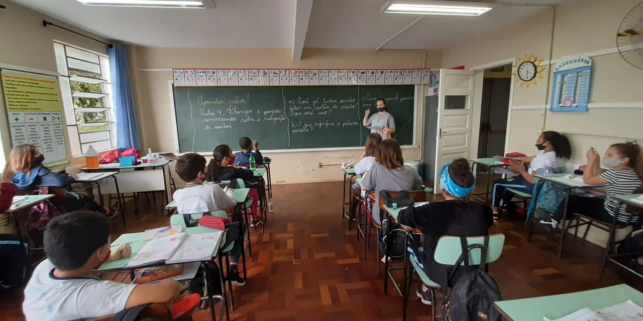Escola municipal de Castro recebe prêmio em Brasília por programa de educação financeira