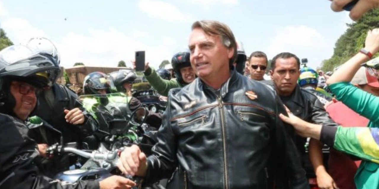 Bolsonaro recebe título de Cidadão Honorário de Piraí do Sul