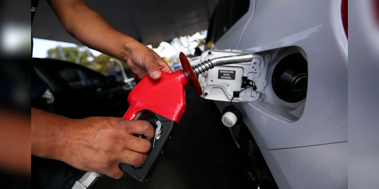 Preço da gasolina sobe pela sexta semana seguida e chega a quase R$ 8 no Sul