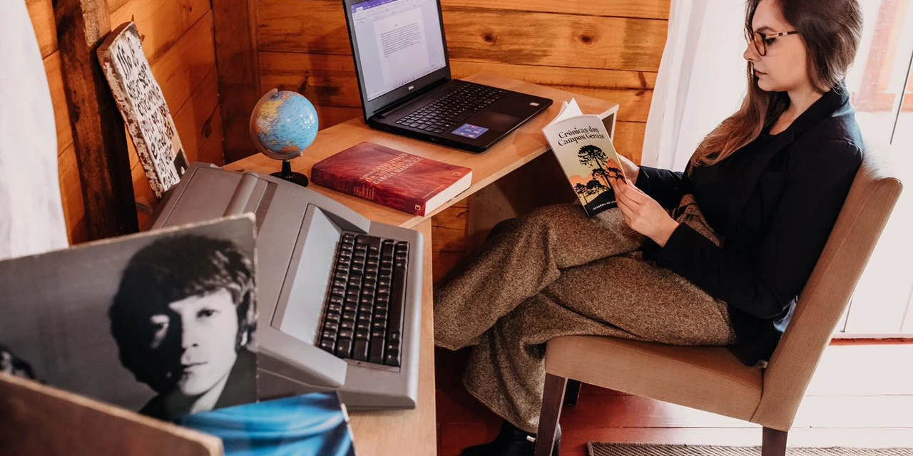 Jovem de Ponta Grossa lança livro de crônicas no Sepam Vestibulares nesta quinta-feira (18)