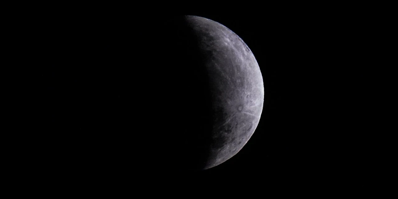 Eclipse parcial da Lua poderá ser observado nesta madrugada no Brasil