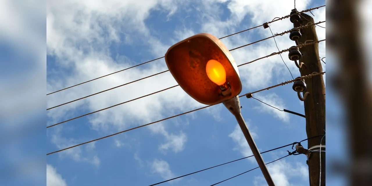 Cautelar do TCE-PR suspende licitação de PG para serviços de iluminação pública