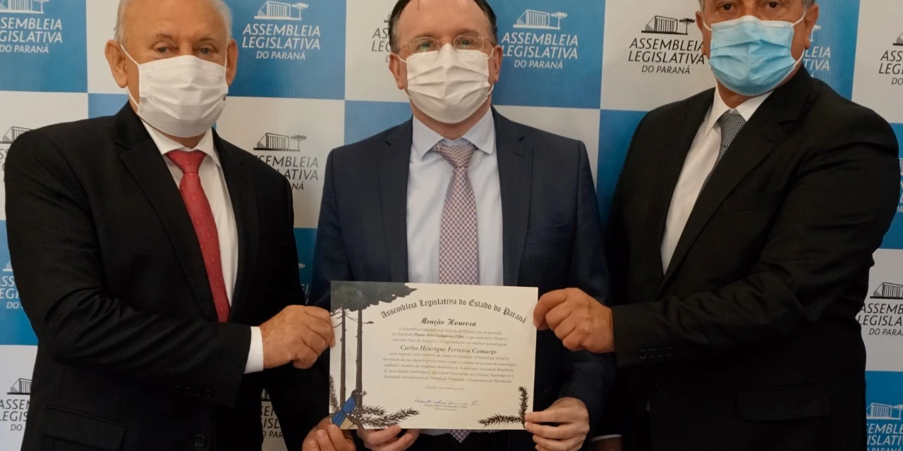 Plauto faz homenagem para neurologista, destaque internacional, que atua em Ponta Grossa