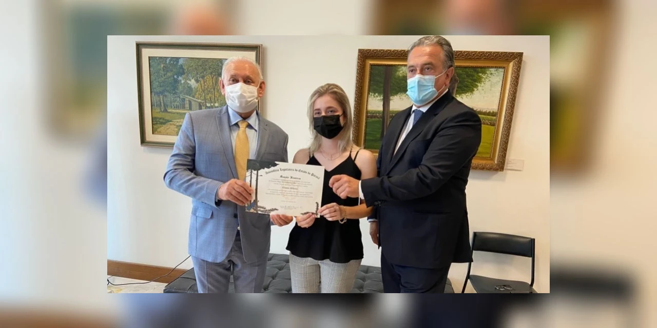 Cantora Giana Althaus é homenageada na Assembleia Legislativa