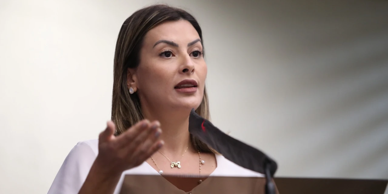 Deputada Mabel denuncia que 3 mil doses da vacina contra a Covid teriam vencido e não foram aplicadas em Ponta Grossa