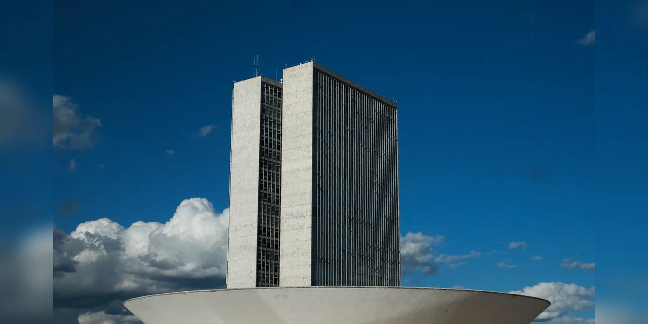 Câmara dos Deputados aprova texto-base da MP que cria Auxílio Brasil