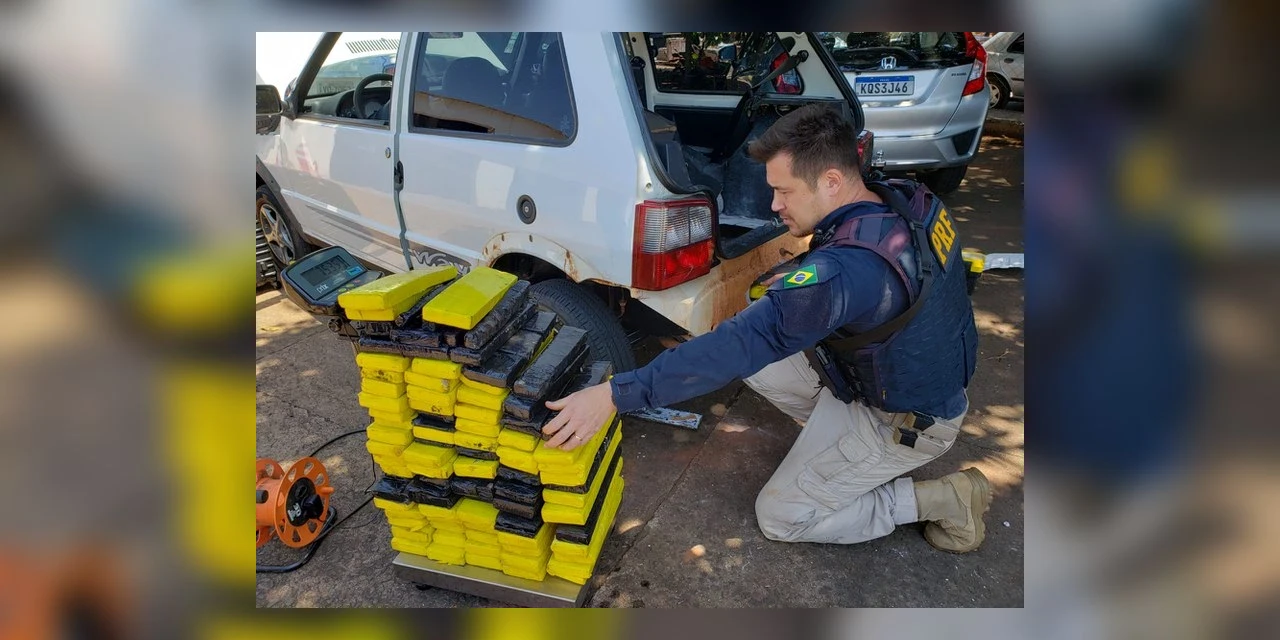 PRF apreende maconha escondida no para-choque de um Fiat/Uno no Paraná