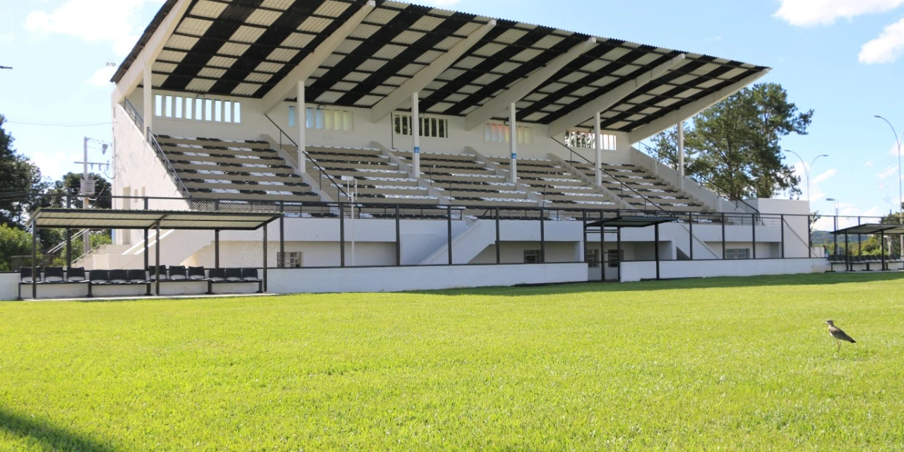 Obras do estádio Caramuru serão entregue no domingo com jogo inaugural em Castro