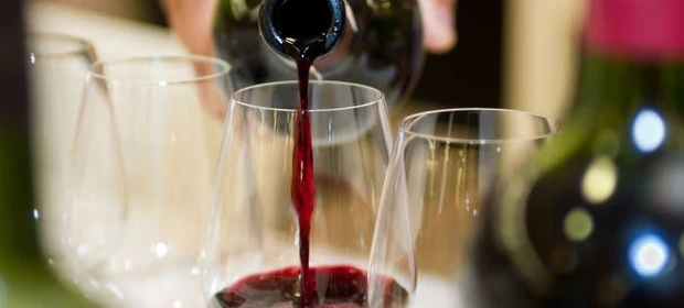 Espaço Domein promove noite de degustação de vinhos com sommelier inglês