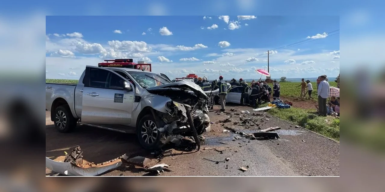Acidente na PR-137 mata uma mulher e deixa sete feridos