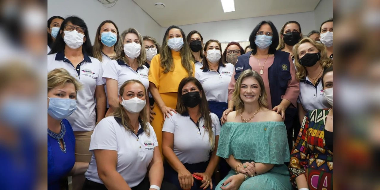 Deputada Aline Sleutjes e ministra Damares visitam município de Cascavel