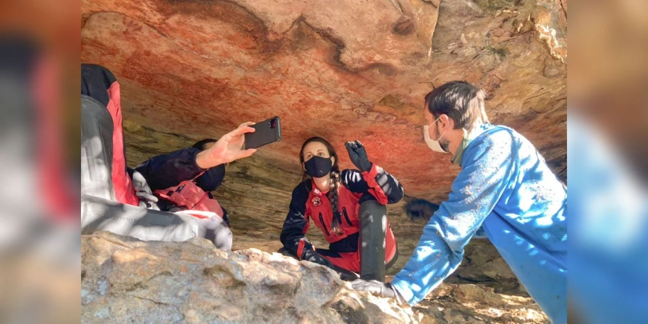 Projeto da UEPG realiza inventário de sítios arqueológicos com pinturas rupestres nos Campos Gerais