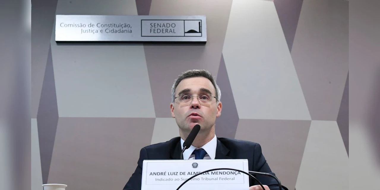 Nome de André Mendonça ao STF é aprovado na CCJ no Senado