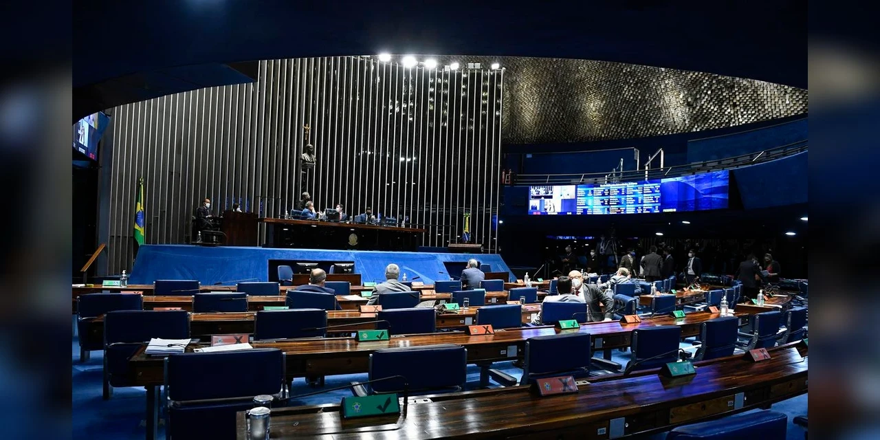 Senado aprova medida provisória que cria Auxílio Brasil