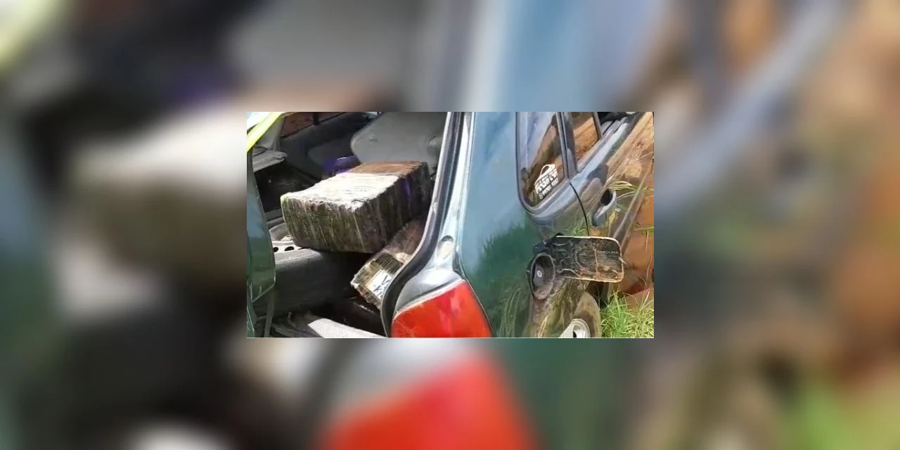 Motorista bate o carro e PRF encontra mais de 200 quilos de maconha no veículo