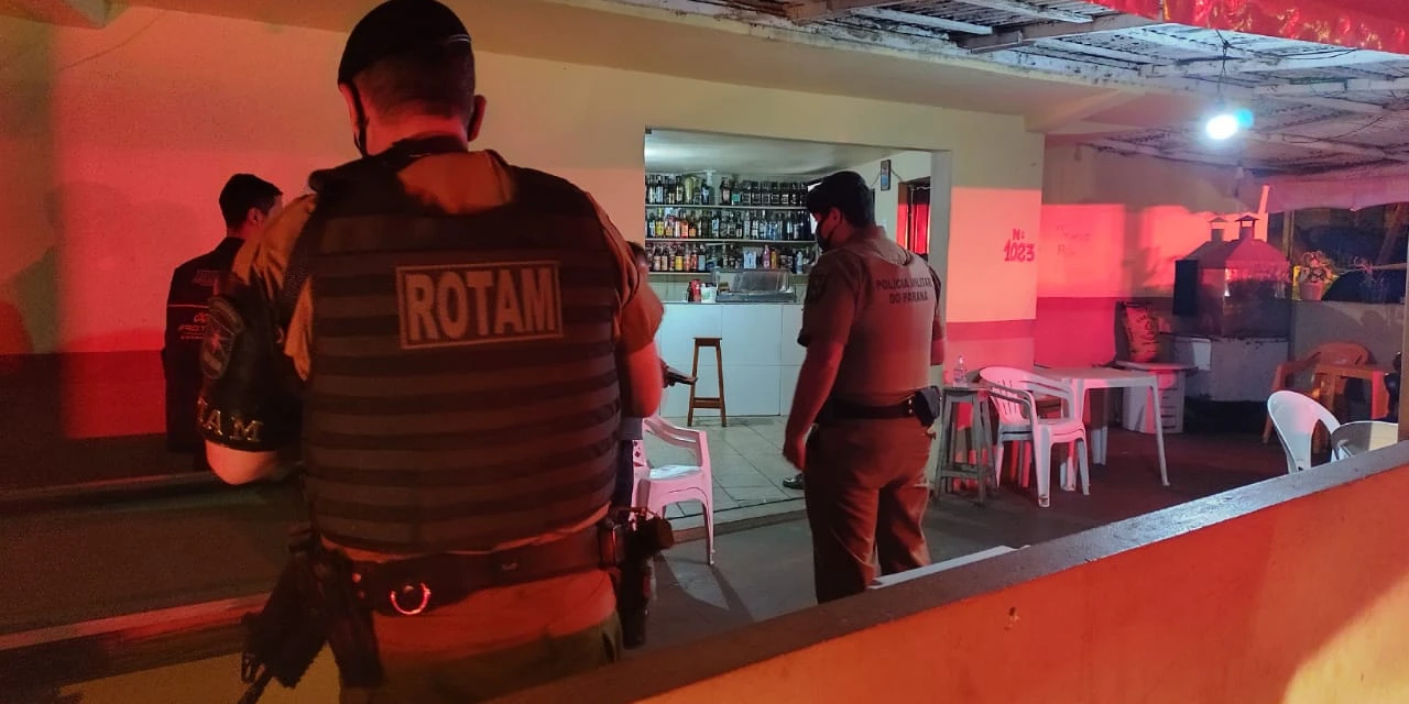 Polícia Militar fiscaliza estabelecimentos comerciais nos Campos Gerais