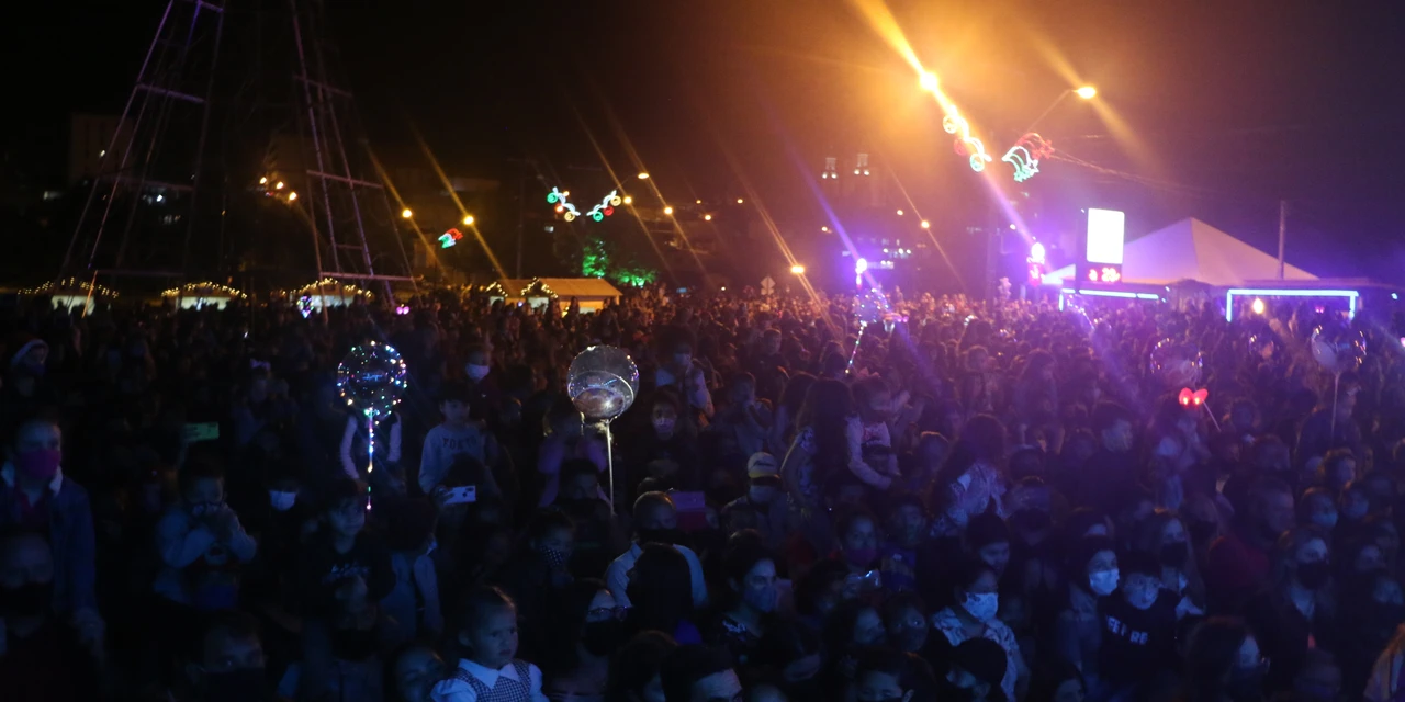 Fantástico Natal de Castro atrai cinco mil pessoas na abertura