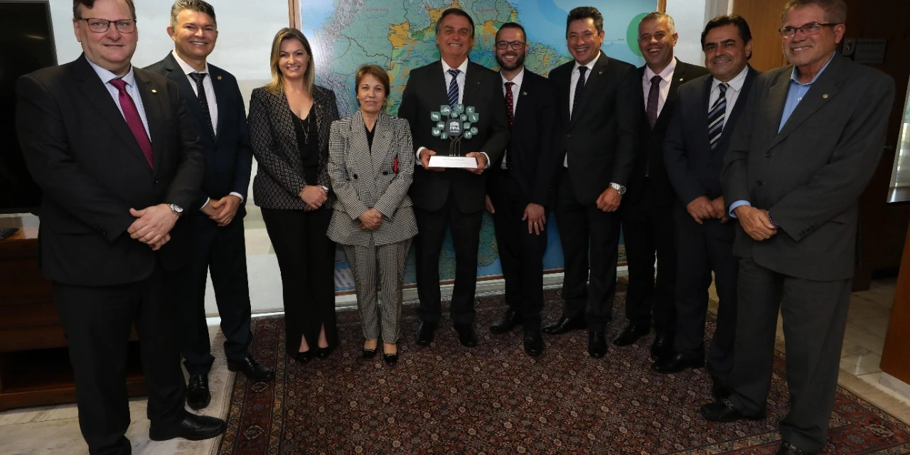 FPA homenageia presidente Bolsonaro com prêmio Moacir Micheletto