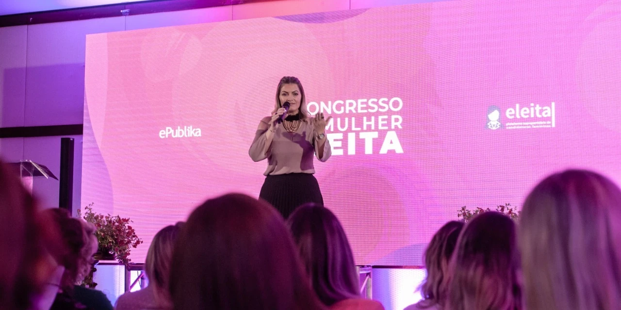 Deputada Aline Sleutjes palestra no 1º Congresso Mulher Eleita