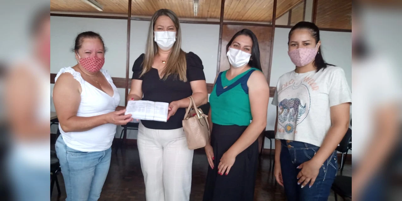 Cartão Comida Boa começa a ser distribuído para as 399 prefeituras do Paraná