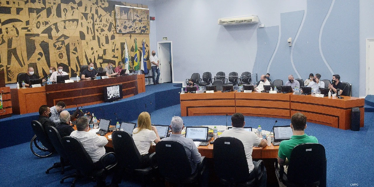 Com 9 votos favoráveis e 9 contrários, PL que previa aumento de 50% no IPTU é rejeitado pela Câmara de PG