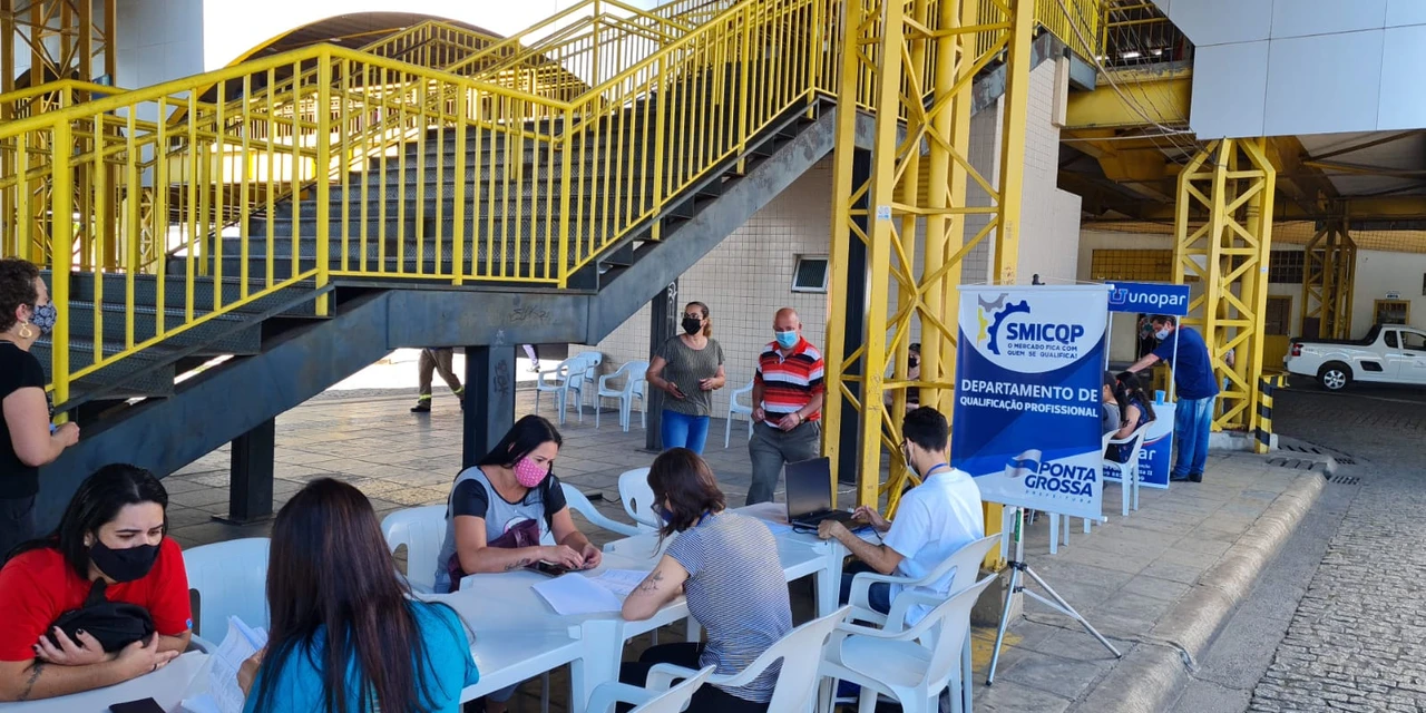 Agência do Trabalhador Móvel disponibiliza 300 vagas de emprego nesta quinta (16)