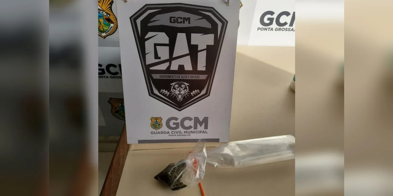 Após sofrerem ameaças, pais pedem ajuda e filho é preso com drogas em PG