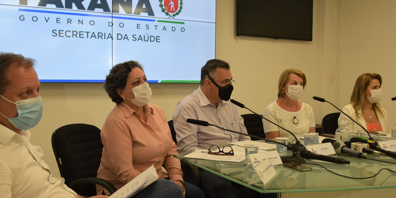 Paraná anuncia redução do intervalo de D2 e da dose de reforço contra a COVID-19