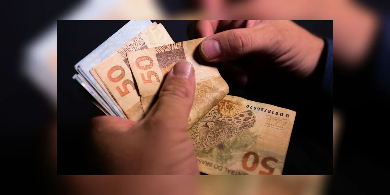 Salário mínimo será de R$ 1.212 em 2022, indicam membros do governo