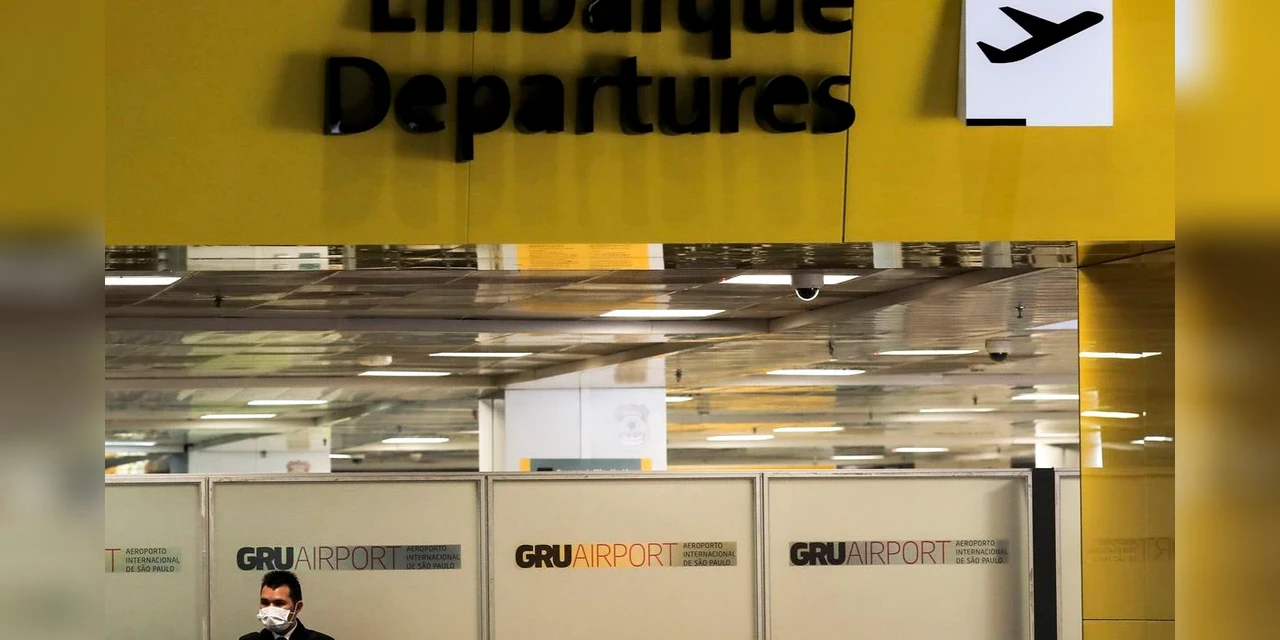 Centenas de voos são cancelados em meio a avanço de Covid-19 e gripe
