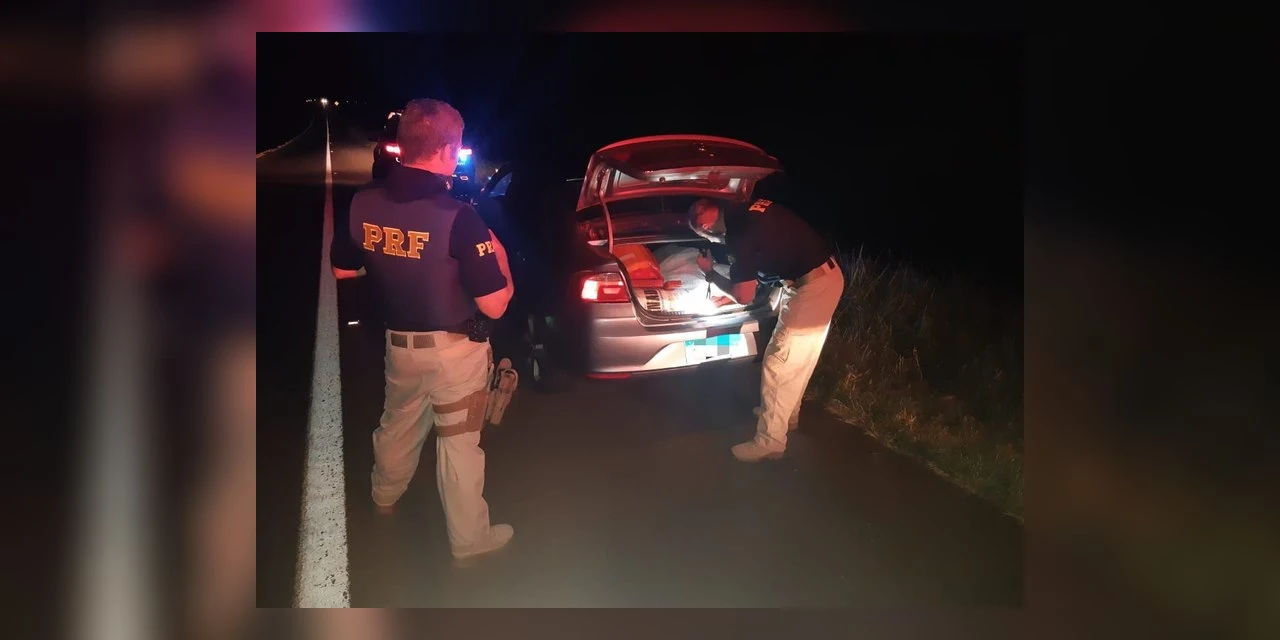Casal de estrangeiros é preso com mais de 150 kg de maconha em carro roubado no Paraná