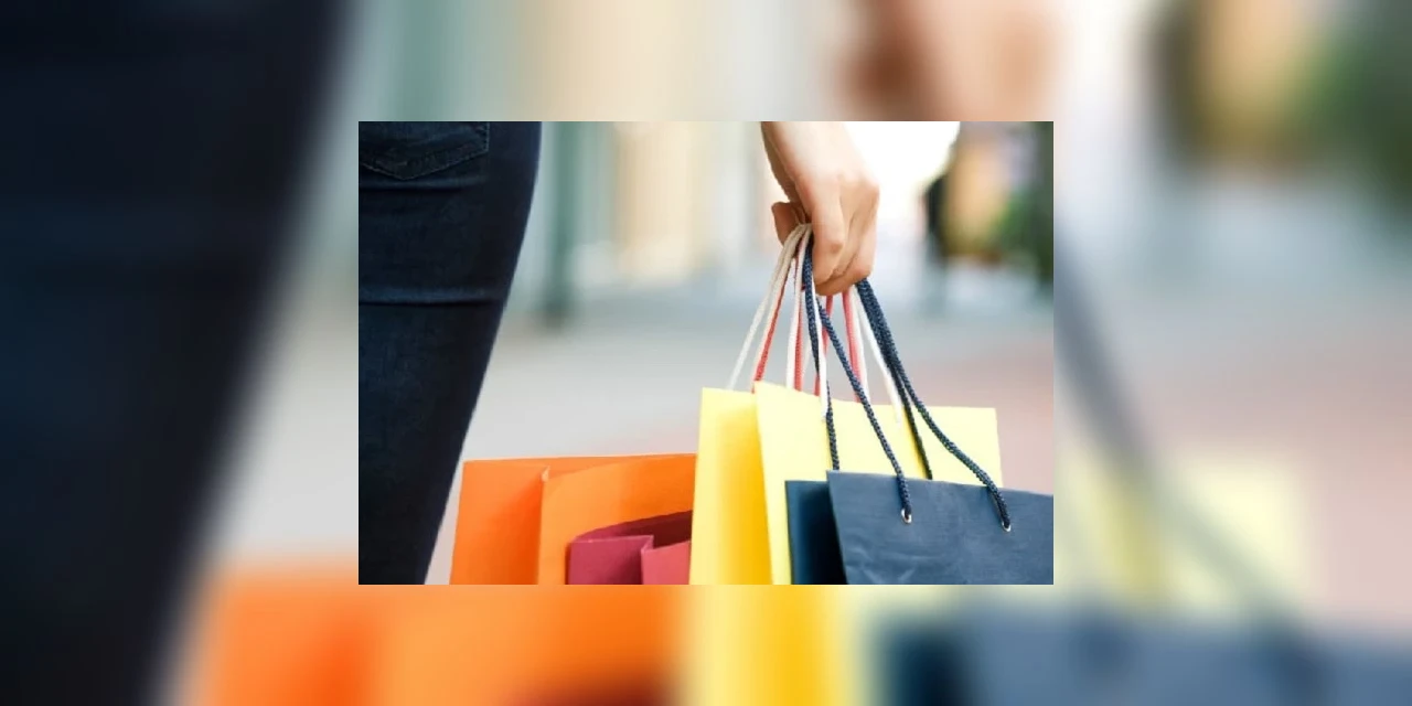 Intenção de consumo das famílias cai 2,5% em 2021
