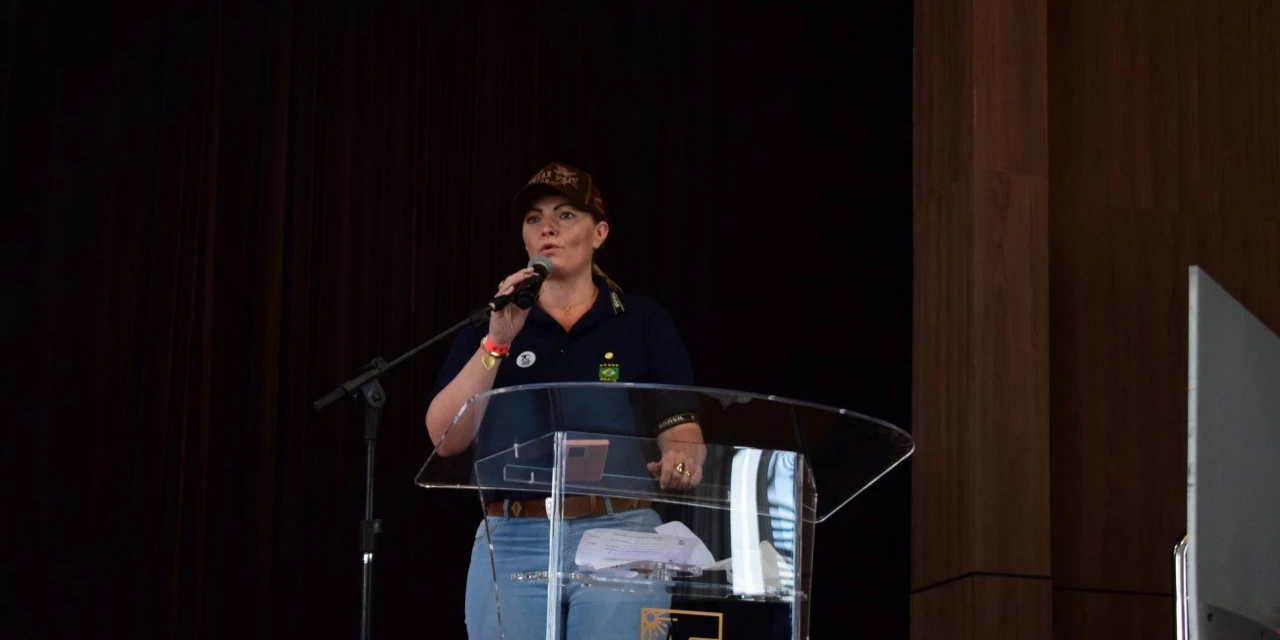 Aline Sletujes participa de caravana pelo Paraná, com entregas de recursos e visitas a municípios