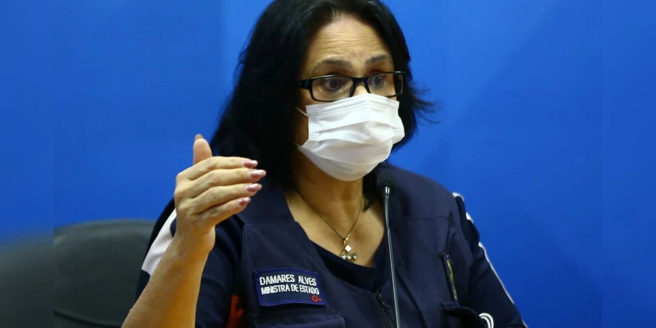 Ministra Damares Alves testa positivo para a Covid-19