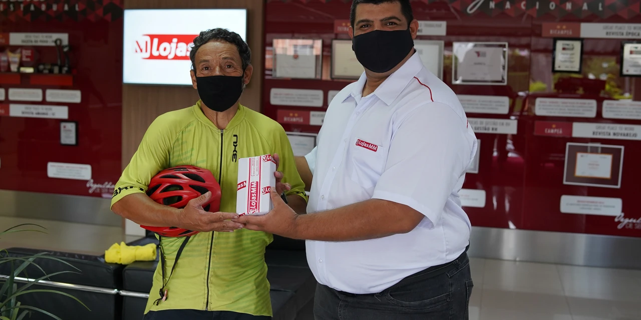 MM auxilia ciclista que percorre o mundo sobre duas rodas