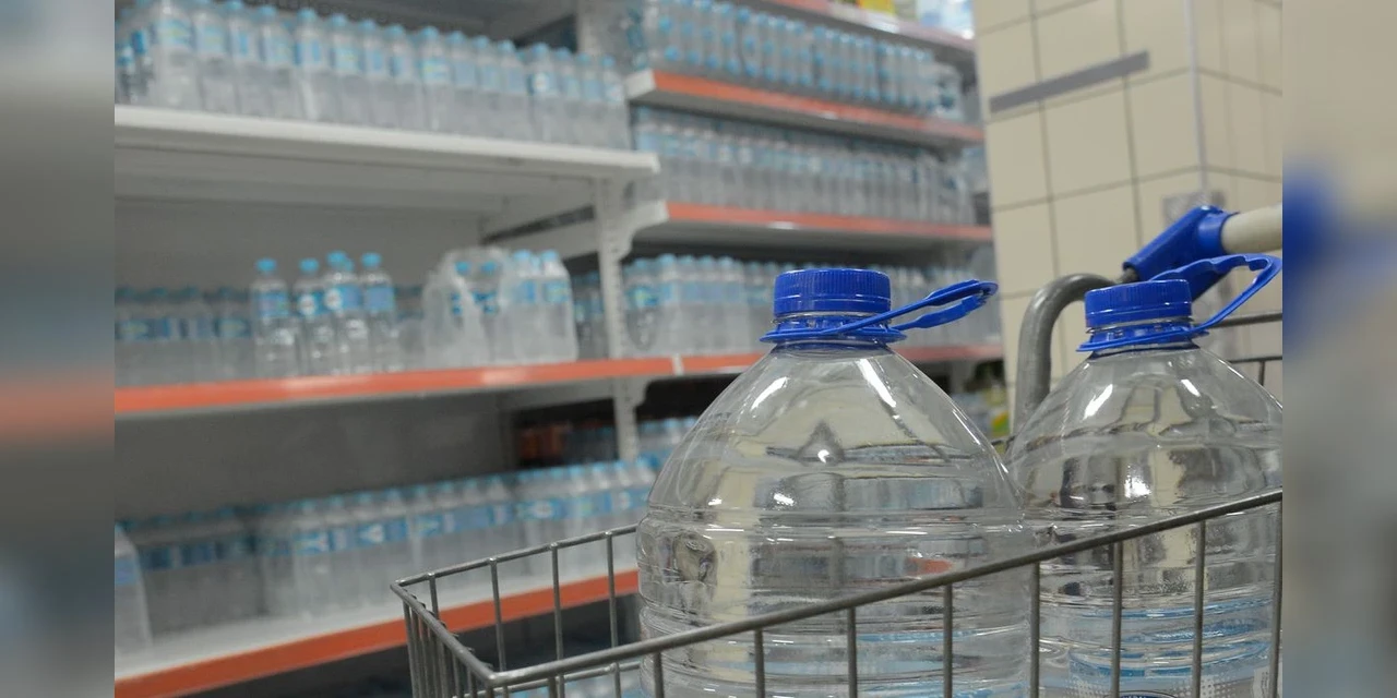 Casos de pedras nos rins aumentam em até 30% no verão, alertam especialistas