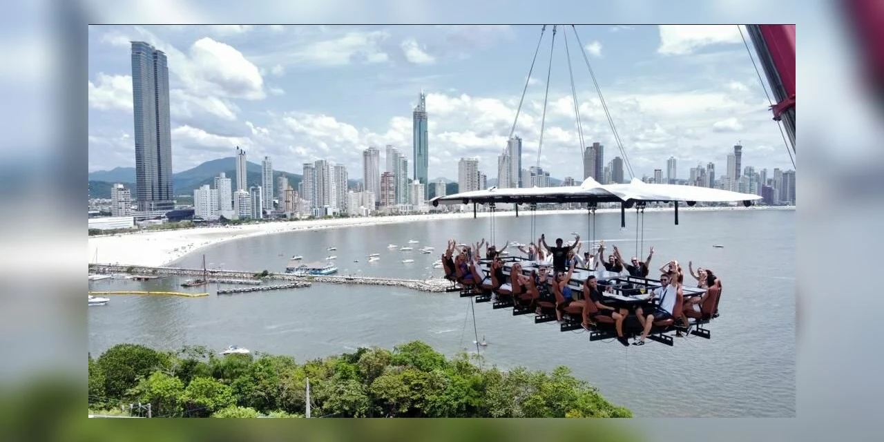 Restaurante suspenso a 50 metros de altura é a nova atração de Balneário Camboriú