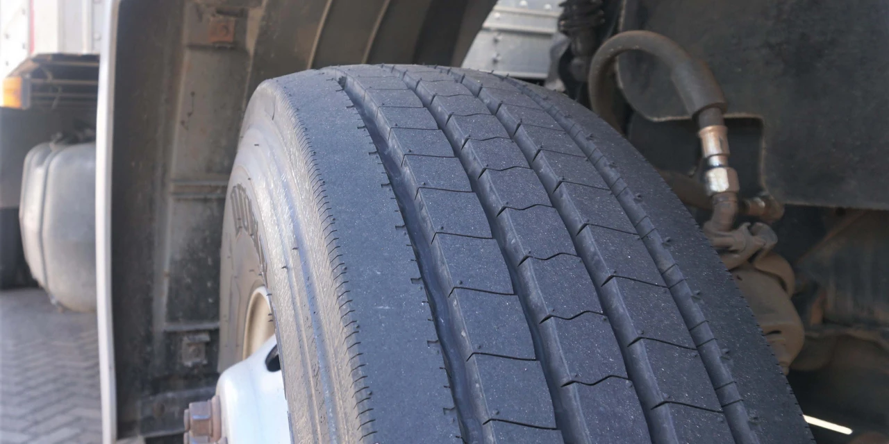 Detran orienta caminhoneiros do Paraná sobre manutenção veicular e limites da legislação