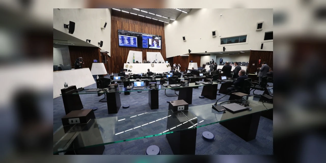 Projeto que garante intérpretes de Libras a gestantes surdas avança na Assembleia