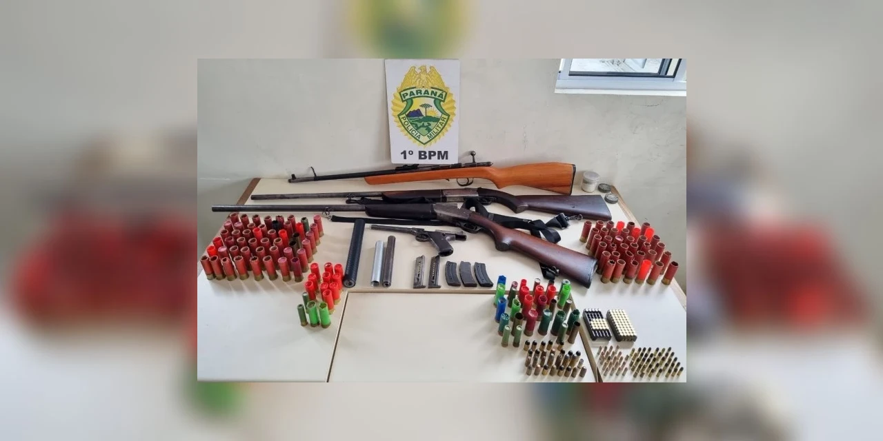 Homem atira em via pública e acaba preso com 'coleção' de armamentos em PG