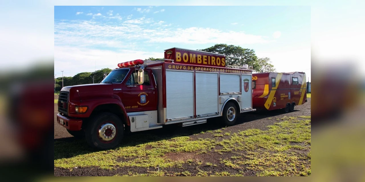 Paraná envia bombeiros especializados e cães de faro para auxiliar nos trabalhos em Petrópolis