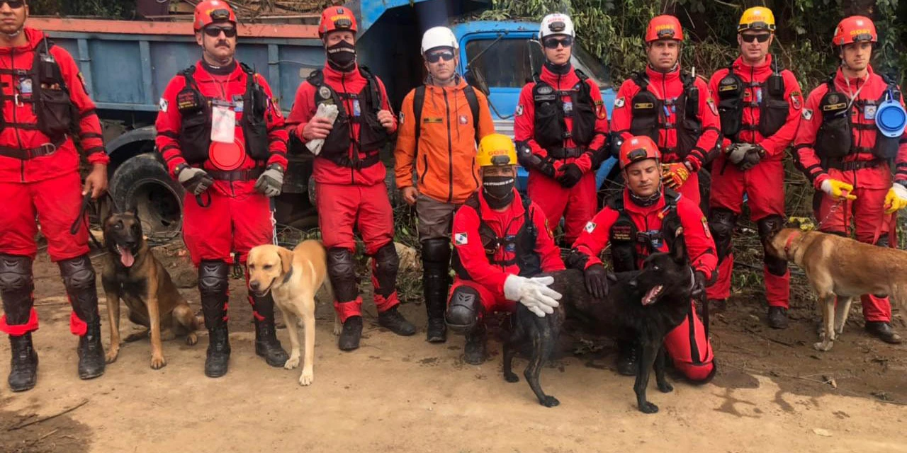 Militares da Defesa Civil do Paraná auxiliam em ações de resgate em Petrópolis