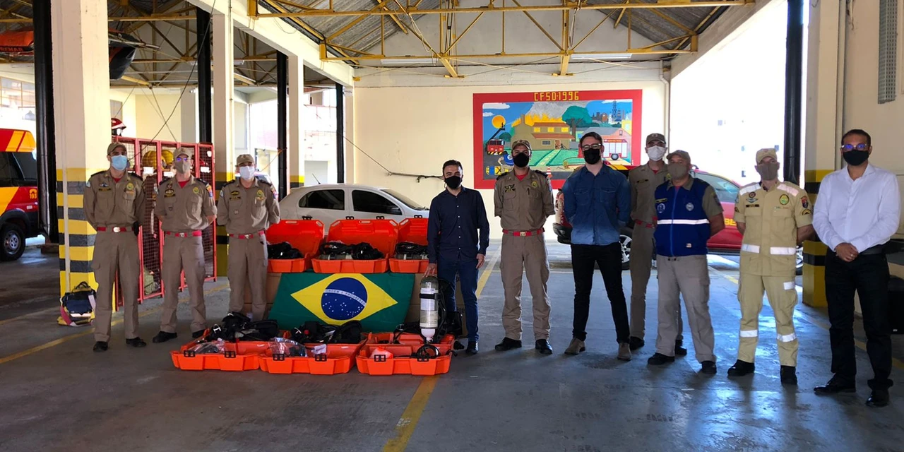Aliel Machado entrega novos equipamentos para Corpo de Bombeiros