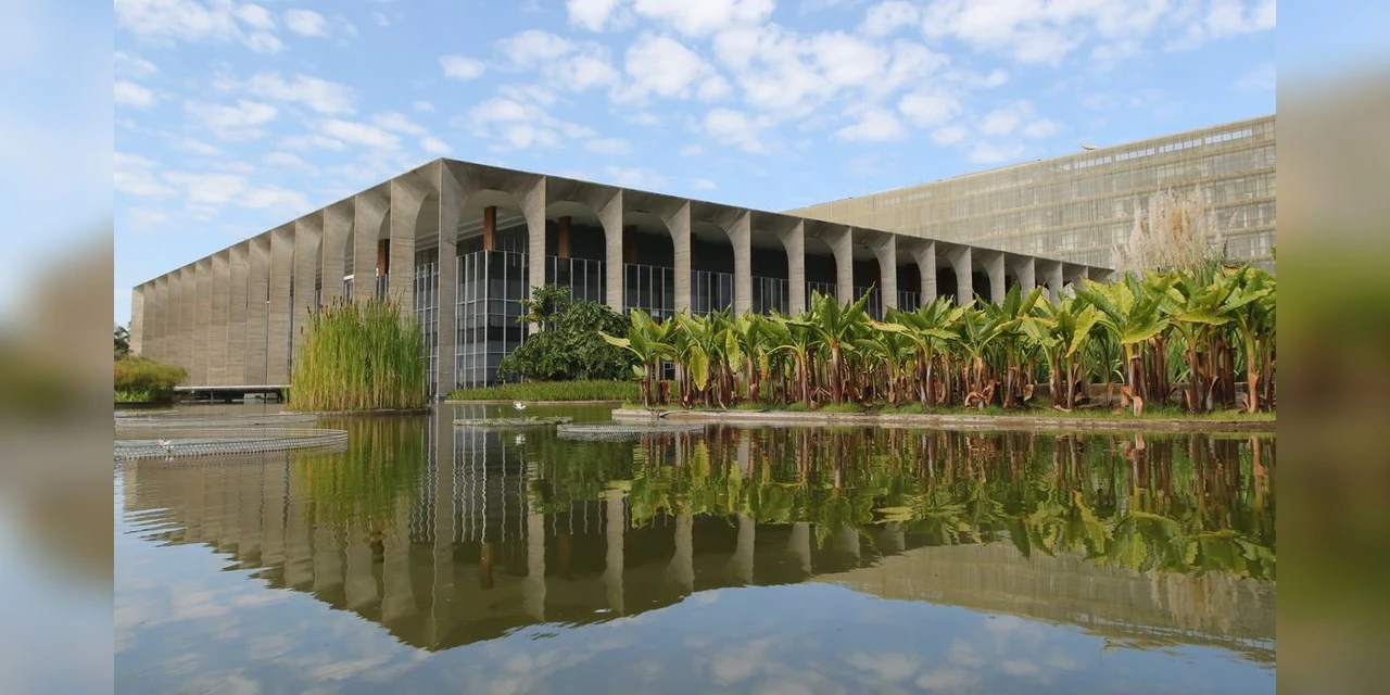 Brasil se posiciona sobre invasão na Ucrânia e apela para suspensão imediata do conflito