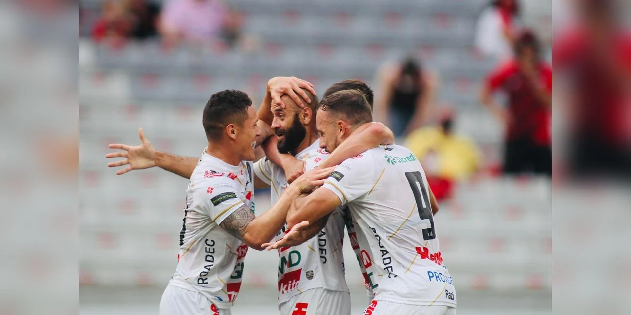 Operário supera Athletico e garante vice-liderança do Paranaense