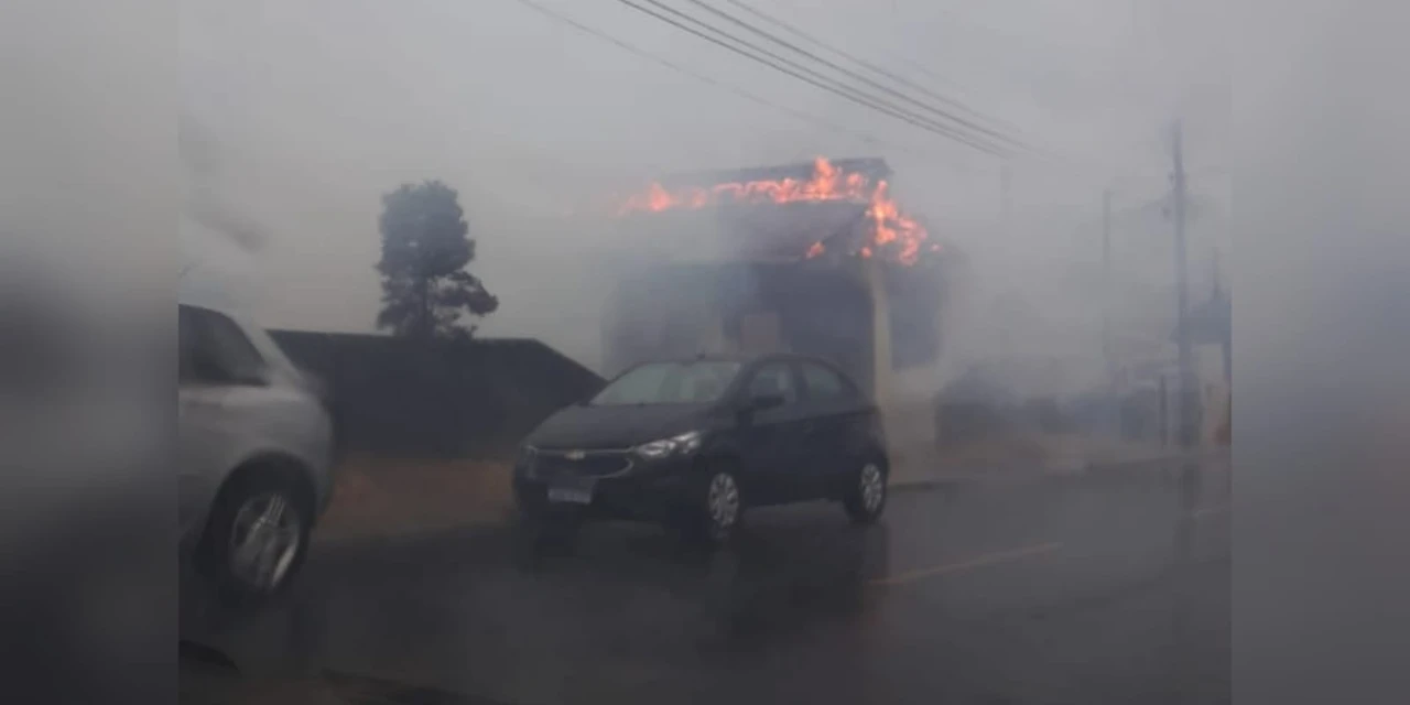 Incêndio consome residência em bairro de PG