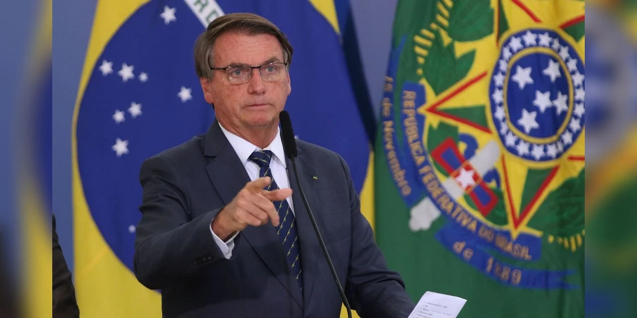 Bolsonaro afirma que Brasil pretende rebaixar pandemia de Covid-19 para 'endemia'