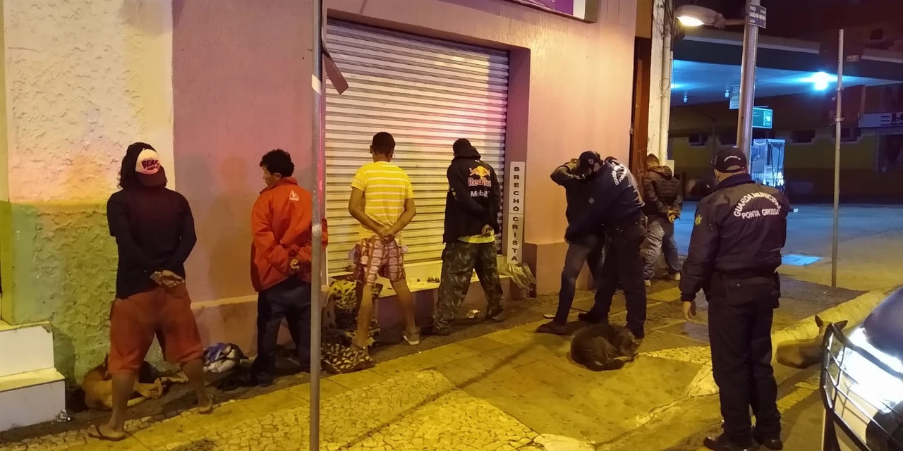 Homem é preso com crack e cocaína no Centro de PG